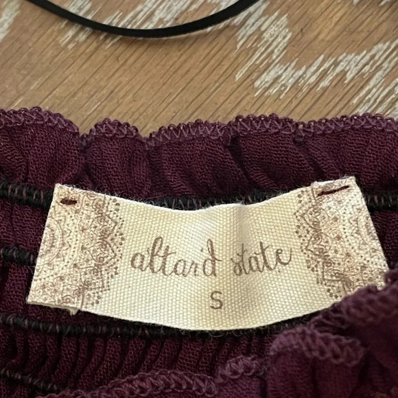 Altar'd State Maroon Red Off the shoulder Smocked Dress. Size small EUC - Picture 9 of 10